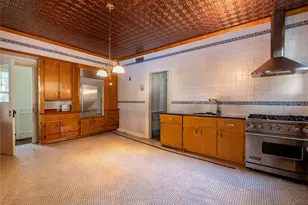 64 Plandome Ct, Manhasset, NY 11030 - Photo 9