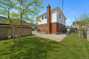 169 Wilton St, New Hyde Park, NY 11040 - Photo 13