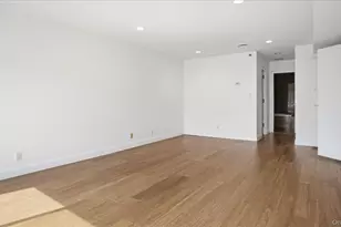 100 Cutter Mill Rd, Great Neck, NY 11021 - Photo 11