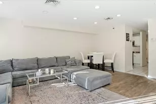 100 Cutter Mill Rd, Great Neck, NY 11021 - Photo 9