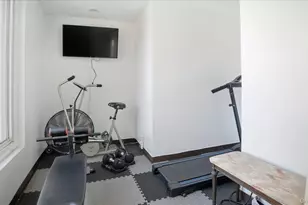 100 Cutter Mill Rd, Great Neck, NY 11021 - Photo 17