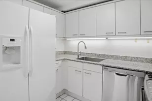 100 Cutter Mill Rd, Great Neck, NY 11021 - Photo 9