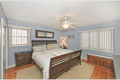 18 Vassar Lane, Hicksville, NY 11801 - Photo 15