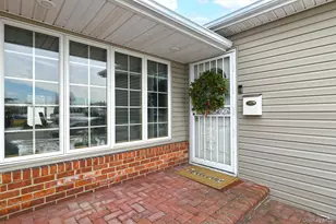 18 Vassar Ln, Hicksville, NY 11801 - Photo 3