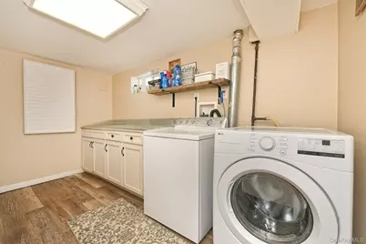 18 Vassar Lane, Hicksville, NY 11801 - Photo 21