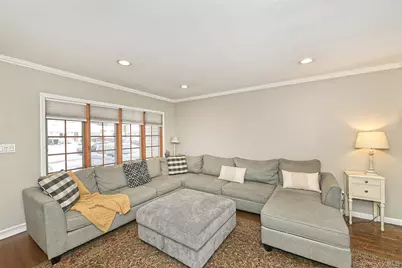 18 Vassar Lane, Hicksville, NY 11801 - Photo 9