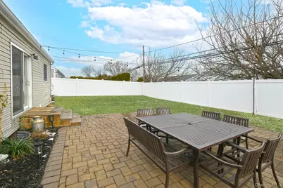 18 Vassar Lane, Hicksville, NY 11801 - Photo 5