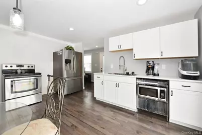 3 Berryhill Lane, Bethpage, NY 11714 - Photo 7