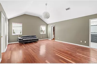 1010 Pine View, New Windsor, NY 12553 - Photo 9