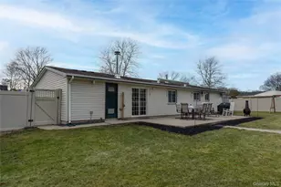 167 8th Ave, Holtsville, NY 11742 - Photo 9