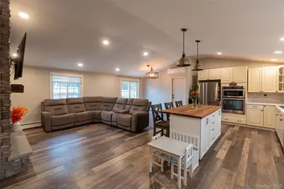 167 8th Avenue, Holtsville, NY 11742 - Photo 13