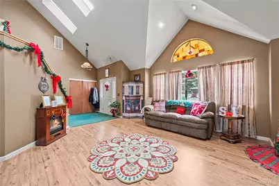 3 Crystal Brook Court, Islip, NY 11751 - Photo 7