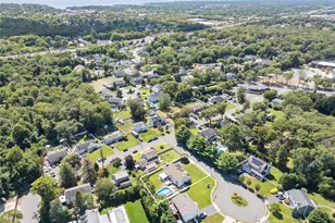 3 Crystal Brook Ct, Islip, NY 11751 - Photo 49