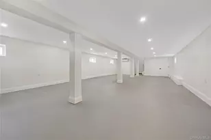 1043 Delaware Ave, Island Park, NY 11558 - Photo 13