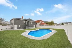 1043 Delaware Ave, Island Park, NY 11558 - Photo 17