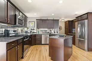 4 Macintosh Ln, Selden, NY 11784 - Photo 3