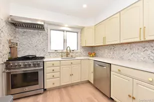 18 Cumberland St, Rockville Centre, NY 11570 - Photo 7