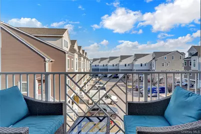 622 Marina Pointe Drive #622, East Rockaway, NY 11518 - Photo 5