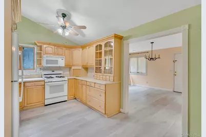 10 Laurie Road, Brentwood, NY 11717 - Photo 7