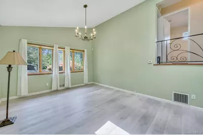 10 Laurie Road, Brentwood, NY 11717 - Photo 3