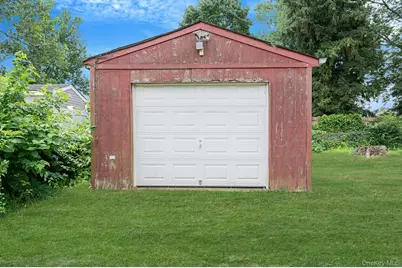 10 Laurie Road, Brentwood, NY 11717 - Photo 29