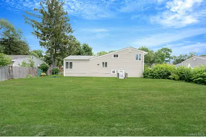 10 Laurie Road, Brentwood, NY 11717 - Photo 27