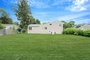 10 Laurie Rd, Brentwood, NY 11717 - Photo 27