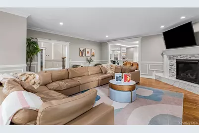 717 W Montauk Highway, Bay Shore, NY 11706 - Photo 7