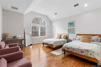 717 W Montauk Highway, Bay Shore, NY 11706 - Photo 31