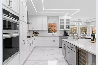 717 W Montauk Highway, Bay Shore, NY 11706 - Photo 15