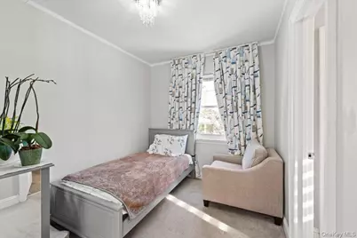 25 Pond Park Road, Great Neck, NY 11023 - Photo 23