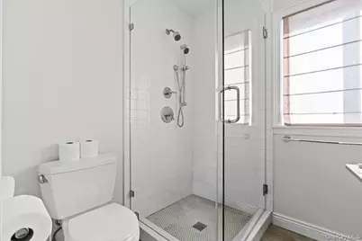 25 Pond Park Road, Great Neck, NY 11023 - Photo 35