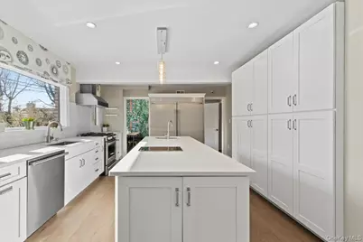 25 Pond Park Road, Great Neck, NY 11023 - Photo 19