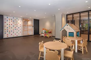 77 Charlton St, New York, NY 10014 - Photo 17