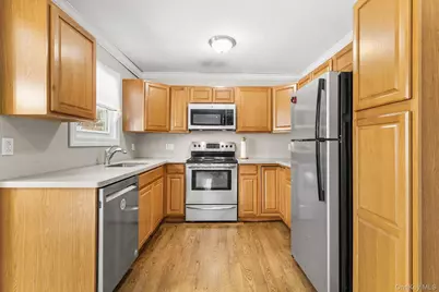 211 Oswego Avenue, Medford, NY 11763 - Photo 17