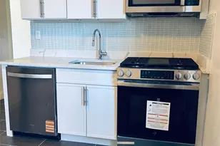 1300 Midland Ave, Yonkers, NY 10704 - Photo 9