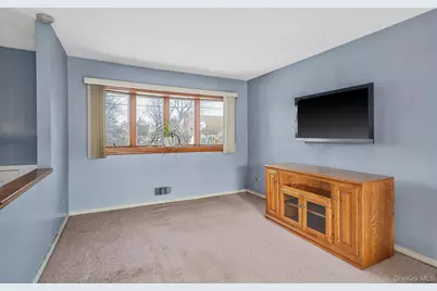 60 Liberty Avenue, North Babylon, NY 11703 - Photo 9