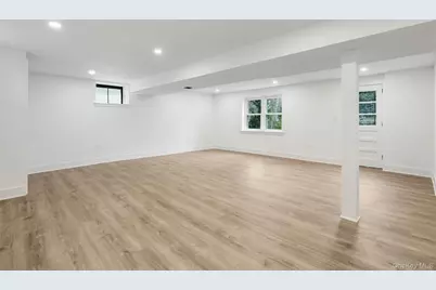 319 Wagner Avenue, Mamaroneck, NY 10543 - Photo 15