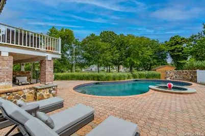 27 W Tiana Road, Hampton Bays, NY 11946 - Photo 3