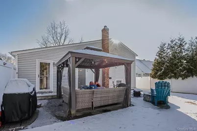 36 Hart Street, Farmingdale, NY 11735 - Photo 31