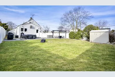 32 Saint Marks Place, Massapequa, NY 11758 - Photo 23