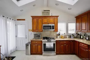 32 St Marks Pl, Massapequa, NY 11758 - Photo 9