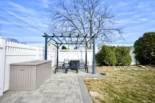 32 St Marks Pl, Massapequa, NY 11758 - Photo 21