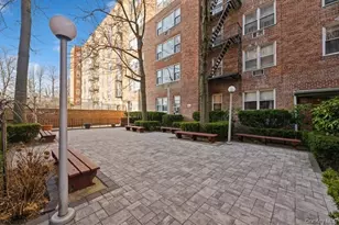 54-40 Little Neck Pkwy, Little Neck, NY 11362 - Photo 27