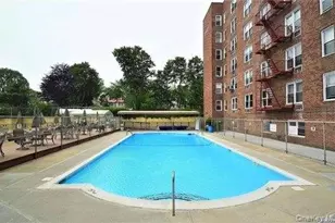 54-40 Little Neck Pkwy, Little Neck, NY 11362 - Photo 25