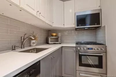 54-40 Little Neck Parkway #6M, Little Neck, NY 11362 - Photo 9