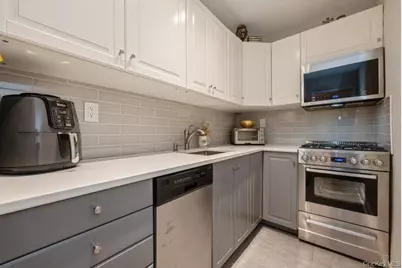 54-40 Little Neck Parkway #6M, Little Neck, NY 11362 - Photo 7