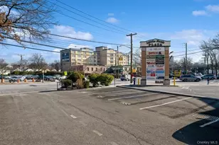 54-40 Little Neck Pkwy, Little Neck, NY 11362 - Photo 29