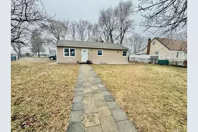 71 Macarthur Avenue, Brentwood, NY 11717 - Photo 3