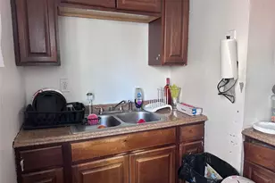 71 Macarthur Ave, Brentwood, NY 11717 - Photo 5